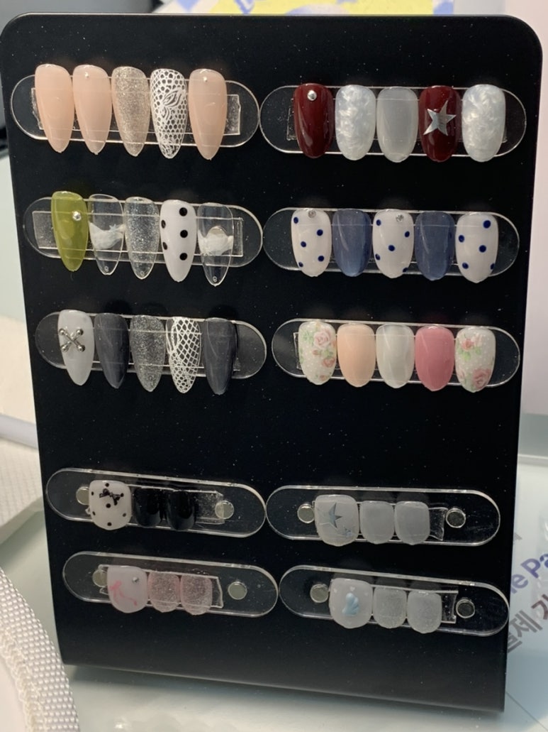 네일 팁 디자인 진열